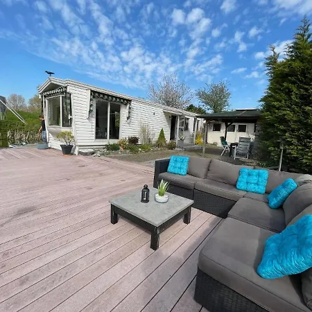 Fantastic In With Jetty Holiday home Ooltgensplaat