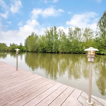 Holiday home Fantastic In With Jetty Ooltgensplaat