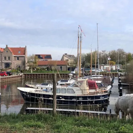 Fantastic In With Jetty Holiday home Ooltgensplaat