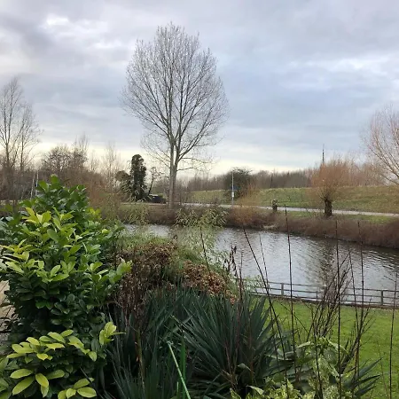 Water In Near Volkerak 펜션